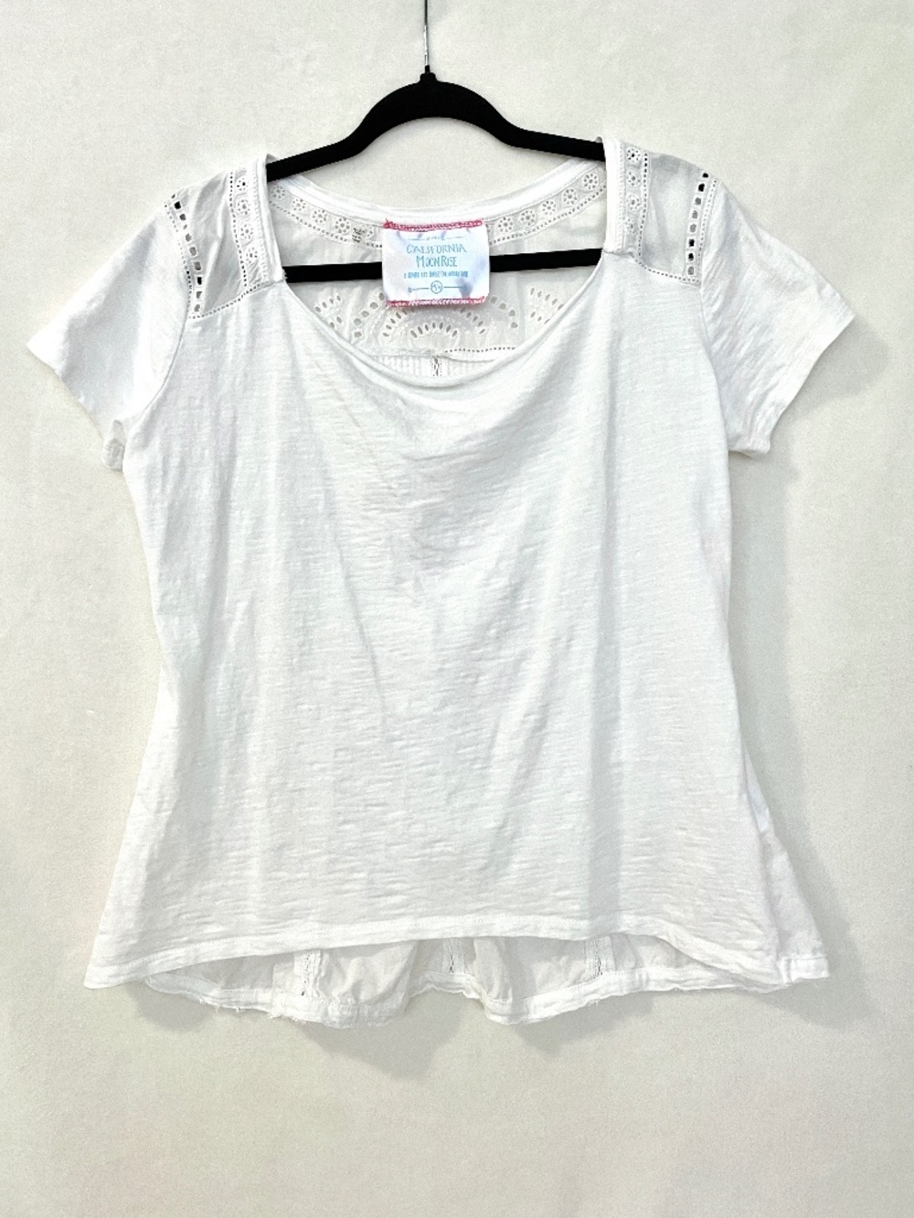 White cotton eyelet pin tuck t-shirt size medium